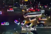 影/驚悚！連撞多車又衝人行道　瀋陽公車失控致2死16傷