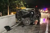 影/台中龍田陸橋被高速衝撞！車幾近全毀　駕駛慘死