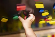 2歲童玩到一半狂哭鬧　腸胃驚見「33顆磁鐵」險喪命