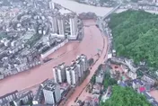 影/27年來最大！湖南暴雨多地淹水　居民「移車」3死1獲救