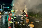 影/雲林斗六垃圾倒一半「回收車燒起來」　搶救驚險直擊
