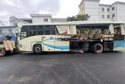 影/才考完試…江西校巴狠撞聯結車 「車身慘削半」學生2死4傷
