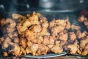 壓力大狂嗑炸物甜食？　營養師：大腦在求救！缺少「快樂荷爾蒙」