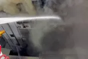 影/台元科技園區附近「工業大樓燒起來」！搶救現場直擊