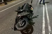 砂石車占車道違停！　騎士來不及閃「卡進車斗」身亡