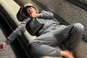 網紅「天峰」爭議連爆！淪落街頭睡公園　落魄照曝光