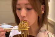 影/櫻花妹「一口吞食蕎麥麵」30秒片爆紅　飆破4千萬次點閱