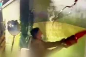 影/討600萬債務不成！豐原茶行遭二度潑漆「一片血紅」