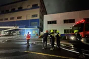 影/台南科技廠火警藏王水硝酸！　消防緊急出動雲梯車搶救