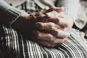 快測試！長者做不到「坐下地上，再站起來」死亡率暴增6倍
