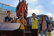 彰化首位殉職消防陳志帆紀念碑揭幕　父盼不再有人犧牲
