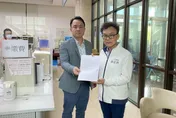 柯建銘完蛋了！　鄭正鈐提告在新竹街頭懸掛抹黑看板