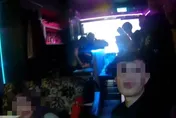 酒後情緒失控！高雄19歲醉女與男互罵　怒砸酒杯打起來