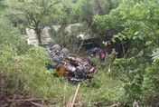 悚！高雄預拌混凝土車滾落山坡　駕駛傷重不治