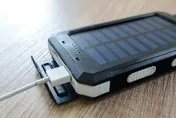 飛日本玩注意！國土交通省航空局宣布：7/8起行動電源禁放頭頂置物箱