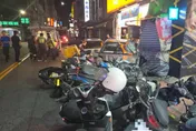 影/新北八里15車重大車故「6人送醫」！　原因竟是89猴情敵追車