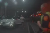 影/台中暖警深夜救援！1歲女童高燒40度即時送醫脫險
