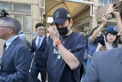王大陸開庭行頭曝光　搭400萬豪車穿潮牌衣26萬名錶