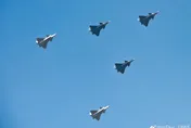 閱兵亮點曝！網傳殲-20A戰機編隊飛行照　首搭載「中國心」