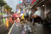 台中小黃司機突失控「連撞3民宅3機車」　無明顯外傷仍搶救不治