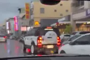颱風天的速食店塞爆！超狂車陣畫面曝光