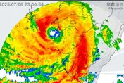 颱風丹娜絲23：40登陸嘉義縣布袋！沿西部陸地向北移動