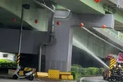 高雄德民新橋突冒煙！　消防迅速灑水斷電處理