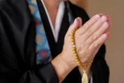 73歲婦誦經驚覺視力模糊！就醫揪出白內障