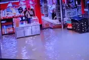 南投紫南宮遭雨炸！廟前廣場積水20公分 「10分鐘淹到小腿」