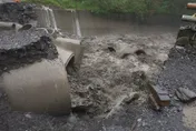 影/屏東上百村民受困！　大武村對外道路全被沖垮
