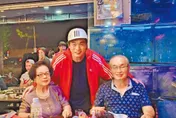 孝親獎/康康為老爸出氣斷理智線　每月安排雙親看他表演