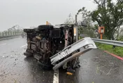 忠和國中棒球隊出事！廂型車國道打滑翻車　8人緊急送醫