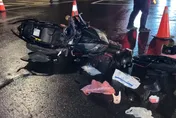 台中深夜路口死亡車禍！18歲「無照男」騎車遭撞不治