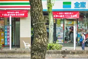 7-11變全家人！2超商互掛紅布條慶生　萊爾富喊被排擠