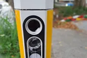 疑違規被開單怨恨！竹東暴走男持鐵鎚砸停車柱洩憤遭逮