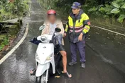 影/山中驚魂！8旬失智翁入山「尋過世親人」　警冒雨搜救
