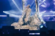 直擊／GD演唱會DAY2！大咖好友李洙赫現身相挺　綜藝大姐大張小燕也來了