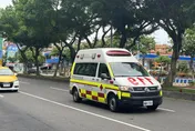 樹林街頭濺血！27歲男持刀自殘　保全急通報獲救