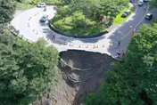 台14線人止關段驚現「10米深天坑」　丹娜絲大雨掏空路基釀災