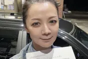 糗！女星加油忘帶錢「寫借條」解圍　網驚：好貼心！