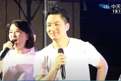 影/蔣萬安挺王鴻薇反惡罷獻唱2首歌！全場尖叫狂喊安可
