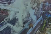 影/特斯拉電池工廠「蓋鐵棺」大火　空污6公里！高市發警報