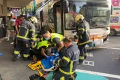 影/奪命另一視角！中和307路公車暴衝撞機車　妻死夫獨活