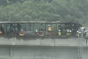 影/日德島高速公路嚴重車禍　巴士、貨車相撞起火2死4重傷