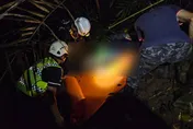 影/南投墜谷20米1死1傷！男疑未繫安全帶　拋飛斷頸亡