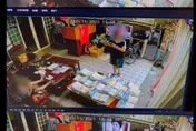 親綠里辦拍「選舉公報夾反罷文宣」造謠被抓包！粉專點名：王義川是誰給你照片？
