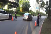 影/北市信義區轎車拒檢衝撞！47歲男遭轟2槍擦傷落網