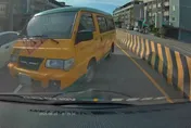台中娃娃車滿載幼童違規大迴轉、闖紅燈　家長批司機惡劣