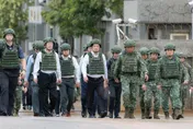 賴清德辦公室主任觸犯軍法？漢光演習穿軍裝擺拍　網嗆：她是軍人嗎