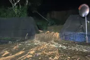 影/雨彈狂炸！南投台21線49K「土石流淹路」　騎士慘摔車